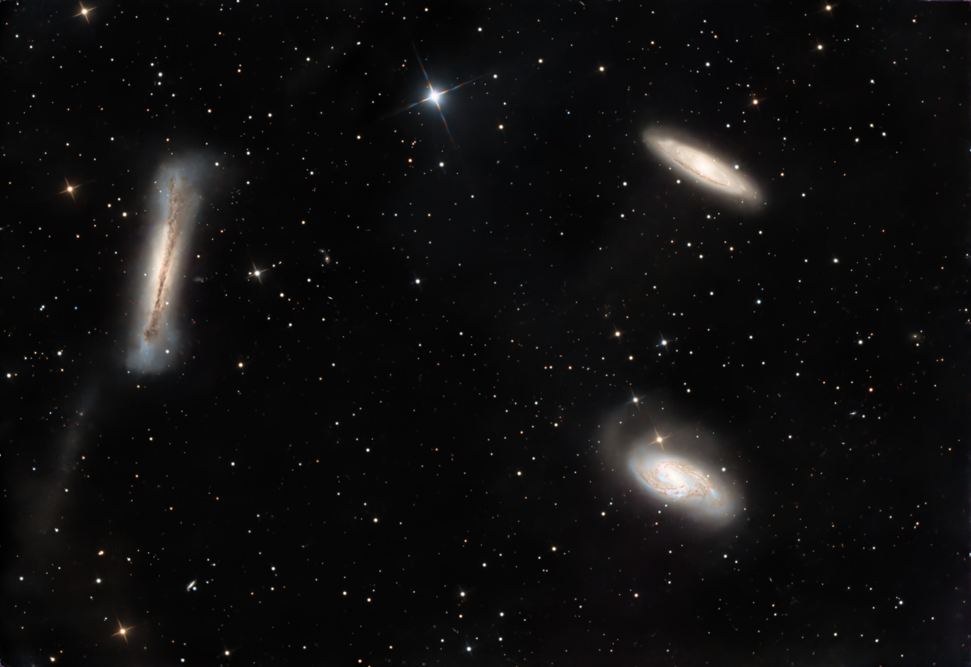 Die Messier 66 Gruppe auch bekannt als Leo-Triplett, ist eine kleine Galaxiengruppe in Sternbild Löwe. Sie liegt ungefähr 35 Millionen Lichtjahre entfernt.